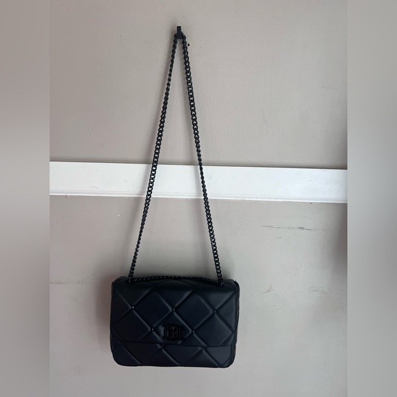 Badgley Mischka Black Quilted Shoulder Bag - Picture 4 of 9